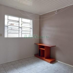 Casa com 54m², 3 dormitórios, 1 vaga, no bairro São Cristóvão em Caxias do Sul para Alugar