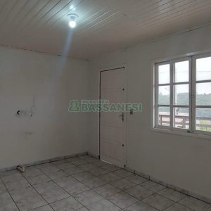 Casa com 54m², 3 dormitórios, 1 vaga, no bairro São Cristóvão em Caxias do Sul para Alugar