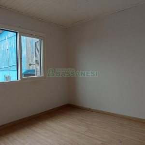 Casa com 54m², 3 dormitórios, 1 vaga, no bairro São Cristóvão em Caxias do Sul para Alugar