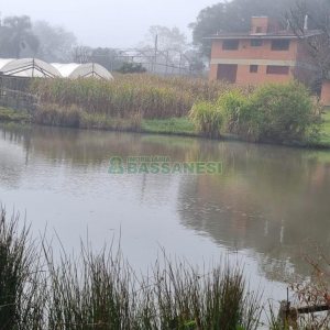 Chácara com 200m², 3 dormitórios, 1 vaga, no bairro Ana Rech em Caxias do Sul para Comprar