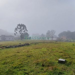 Chácara com 200m², 3 dormitórios, 1 vaga, no bairro Ana Rech em Caxias do Sul para Comprar
