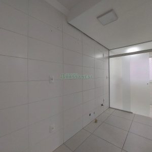 Apartamento com 57m², 2 dormitórios, 1 vaga, no bairro Santa Catarina em Caxias do Sul para Alugar