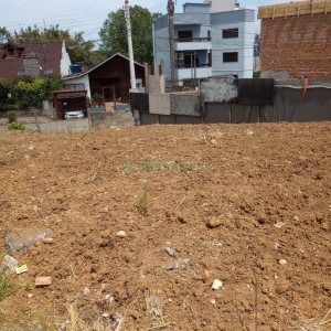 Terreno com 335m², no bairro Jardim América em Caxias do Sul para Comprar