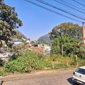 Terreno com 348m², no bairro Galópolis em Caxias do Sul para Comprar