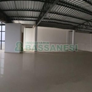 Pavilhão com 346m², no bairro Diamantino em Caxias do Sul para Alugar
