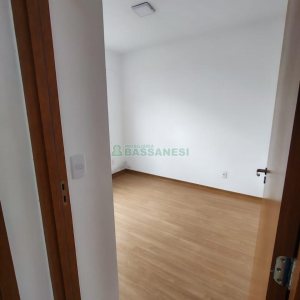 Apartamento com 52m², 2 dormitórios, 1 vaga, no bairro Desvio Rizzo em Caxias do Sul para Alugar