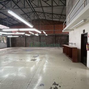 Pavilhão com 380m², no bairro Lourdes em Caxias do Sul para Alugar