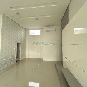 Casa com 400m², 2 dormitórios, 2 vagas, no bairro Ana Rech em Caxias do Sul para Alugar