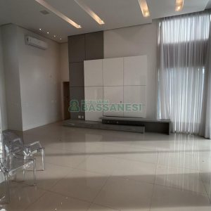 Casa com 400m², 2 dormitórios, 2 vagas, no bairro Ana Rech em Caxias do Sul para Alugar