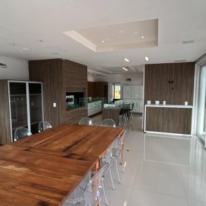 Casa com 400m², 2 dormitórios, 2 vagas, no bairro Ana Rech em Caxias do Sul para Alugar