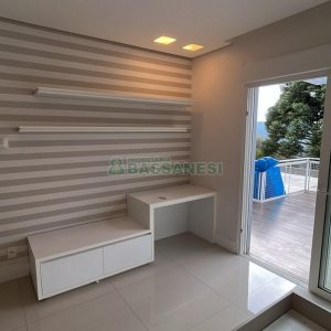 Casa com 400m², 2 dormitórios, 2 vagas, no bairro Ana Rech em Caxias do Sul para Alugar