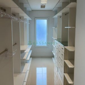 Casa com 400m², 2 dormitórios, 2 vagas, no bairro Ana Rech em Caxias do Sul para Alugar