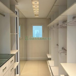 Casa com 400m², 2 dormitórios, 2 vagas, no bairro Ana Rech em Caxias do Sul para Alugar