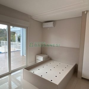 Casa com 400m², 2 dormitórios, 2 vagas, no bairro Ana Rech em Caxias do Sul para Alugar