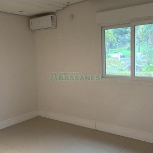 Casa com 400m², 2 dormitórios, 2 vagas, no bairro Ana Rech em Caxias do Sul para Alugar