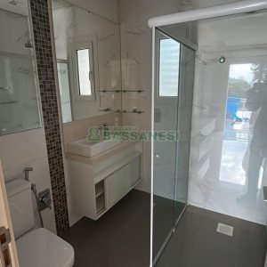 Casa com 400m², 2 dormitórios, 2 vagas, no bairro Ana Rech em Caxias do Sul para Alugar