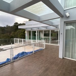 Casa com 400m², 2 dormitórios, 2 vagas, no bairro Ana Rech em Caxias do Sul para Alugar