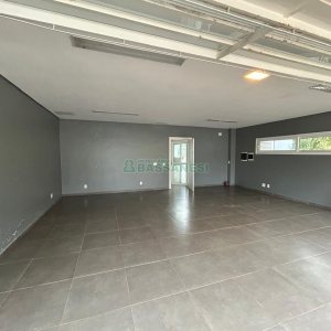 Casa com 400m², 2 dormitórios, 2 vagas, no bairro Ana Rech em Caxias do Sul para Alugar