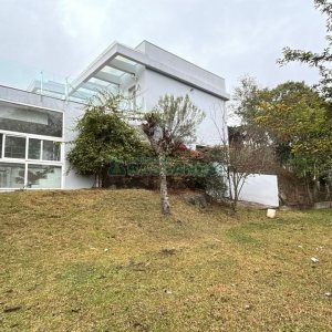 Casa com 400m², 2 dormitórios, 2 vagas, no bairro Ana Rech em Caxias do Sul para Alugar