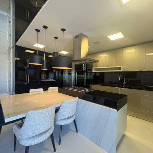 Apto Mobiliado com 165m², 3 dormitórios, 3 vagas, no bairro Panazzolo em Caxias do Sul para Alugar