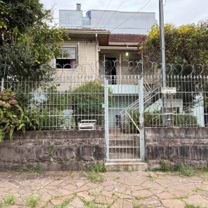 Casa com 110m², 3 dormitórios, no bairro Pio X em Caxias do Sul para Alugar