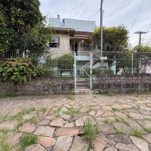 Casa com 110m², 3 dormitórios, no bairro Pio X em Caxias do Sul para Alugar