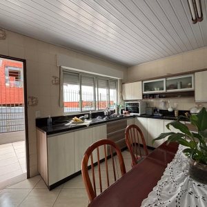 Casa com 190m², 3 dormitórios, 3 vagas, no bairro Rio Branco em Caxias do Sul para Alugar