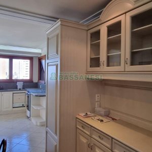 Apartamento com 269m², 3 dormitórios, 3 vagas, no bairro Exposição em Caxias do Sul para Comprar