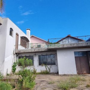 Casa com 287m², 5 dormitórios, 2 vagas, no bairro Kayser em Caxias do Sul para Comprar