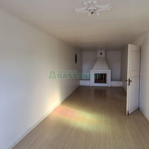 Casa com 287m², 5 dormitórios, 2 vagas, no bairro Kayser em Caxias do Sul para Comprar