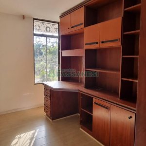 Casa com 287m², 5 dormitórios, 2 vagas, no bairro Kayser em Caxias do Sul para Comprar
