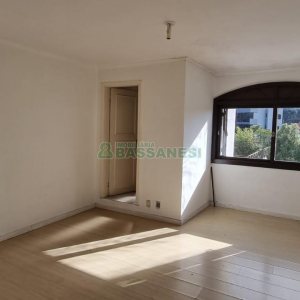 Casa com 287m², 5 dormitórios, 2 vagas, no bairro Kayser em Caxias do Sul para Comprar