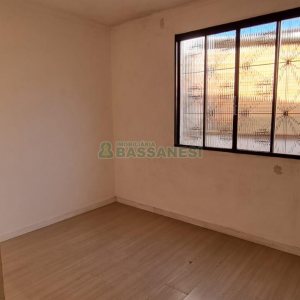 Casa com 287m², 5 dormitórios, 2 vagas, no bairro Kayser em Caxias do Sul para Comprar