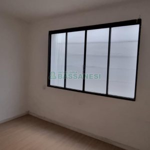 Casa com 287m², 5 dormitórios, 2 vagas, no bairro Kayser em Caxias do Sul para Comprar
