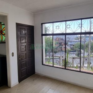 Casa com 287m², 5 dormitórios, 2 vagas, no bairro Kayser em Caxias do Sul para Comprar
