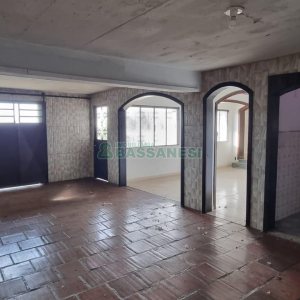 Casa com 287m², 5 dormitórios, 2 vagas, no bairro Kayser em Caxias do Sul para Comprar