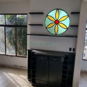 Casa com 287m², 5 dormitórios, 2 vagas, no bairro Kayser em Caxias do Sul para Comprar