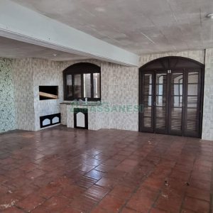 Casa com 287m², 5 dormitórios, 2 vagas, no bairro Kayser em Caxias do Sul para Comprar