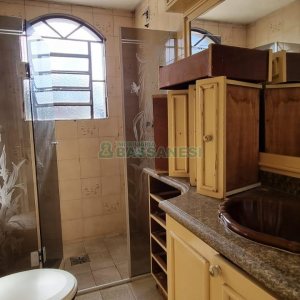 Casa com 287m², 5 dormitórios, 2 vagas, no bairro Kayser em Caxias do Sul para Comprar
