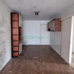 Casa com 287m², 5 dormitórios, 2 vagas, no bairro Kayser em Caxias do Sul para Comprar