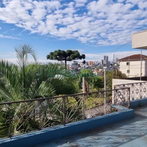 Casa com 287m², 5 dormitórios, 2 vagas, no bairro Kayser em Caxias do Sul para Comprar