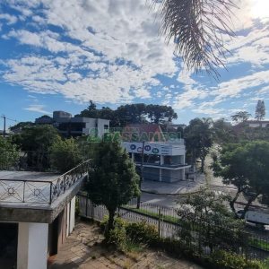 Casa com 287m², 5 dormitórios, 2 vagas, no bairro Kayser em Caxias do Sul para Comprar