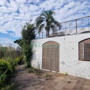 Casa com 287m², 5 dormitórios, 2 vagas, no bairro Kayser em Caxias do Sul para Comprar