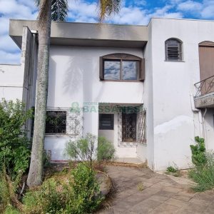 Casa com 287m², 5 dormitórios, 2 vagas, no bairro Kayser em Caxias do Sul para Comprar