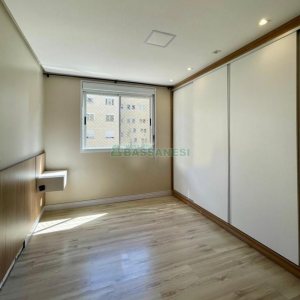 Apto Mobiliado com 72m², 2 dormitórios, 2 vagas, no bairro Universitário em Caxias do Sul para Alugar