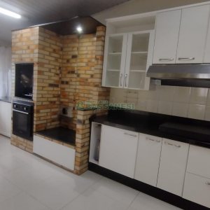 Casa com 268m², 3 dormitórios, 2 vagas, no bairro Esplanada em Caxias do Sul para Comprar