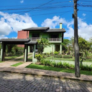 Casa com 264m², 3 dormitórios, 4 vagas, no bairro Bela Vista em Caxias do Sul para Comprar