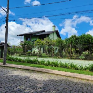 Casa com 264m², 3 dormitórios, 4 vagas, no bairro Bela Vista em Caxias do Sul para Comprar