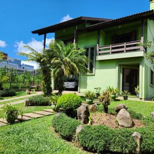 Casa com 264m², 3 dormitórios, 4 vagas, no bairro Bela Vista em Caxias do Sul para Comprar