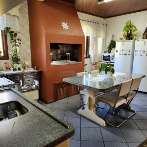 Casa com 264m², 3 dormitórios, 4 vagas, no bairro Bela Vista em Caxias do Sul para Comprar